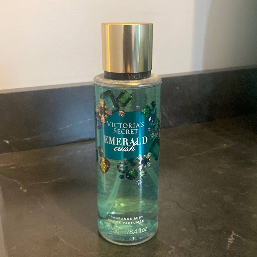 Victoria's Secret Emerald Crush fragrance mist